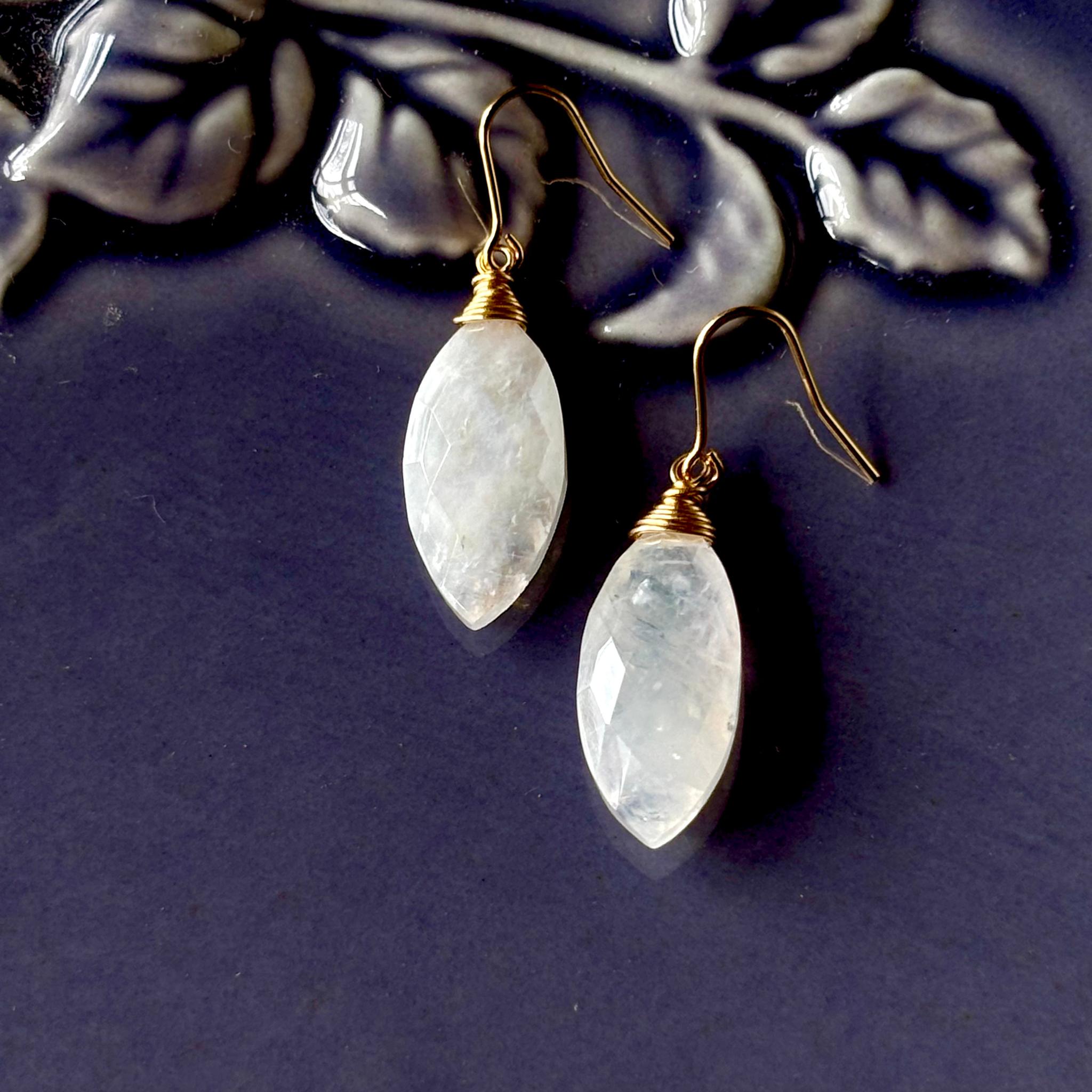 ブルームーンストーンの大粒☆一粒ピアス/14kgf