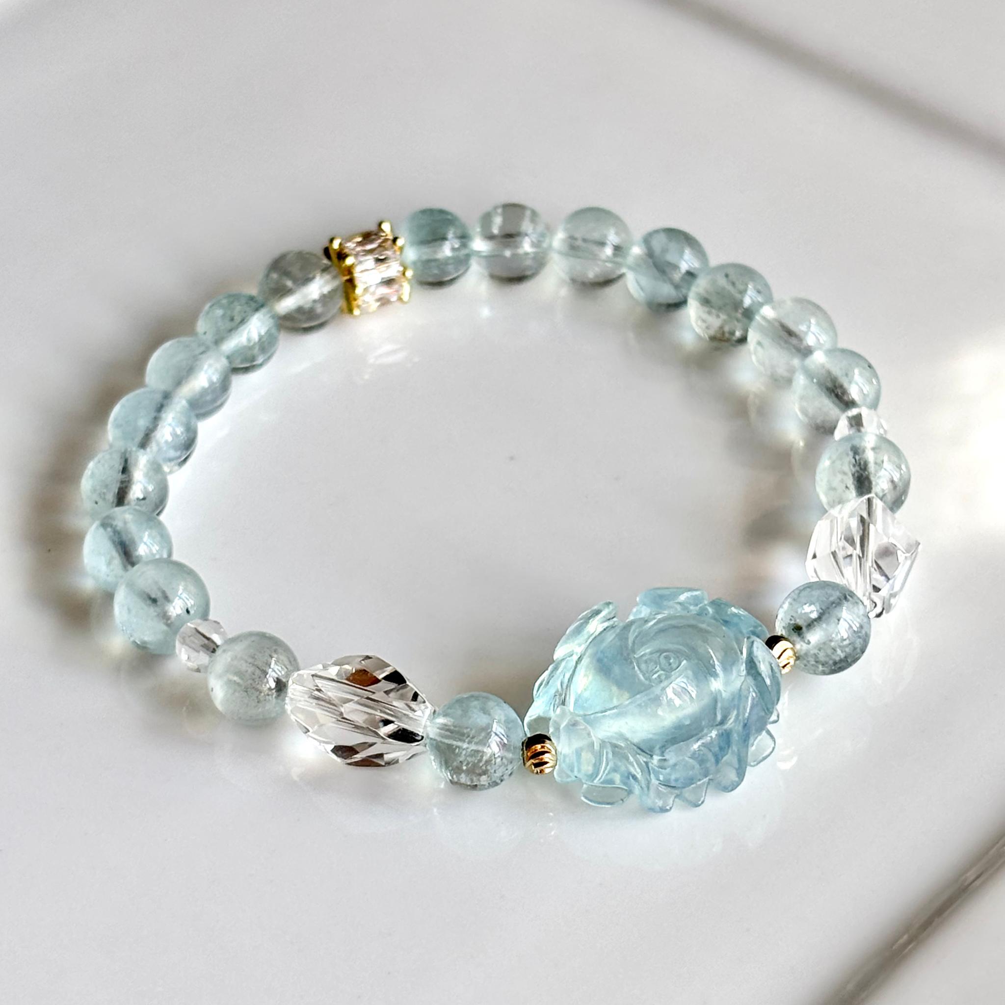花のカービングのアクアマリンのブレスレット