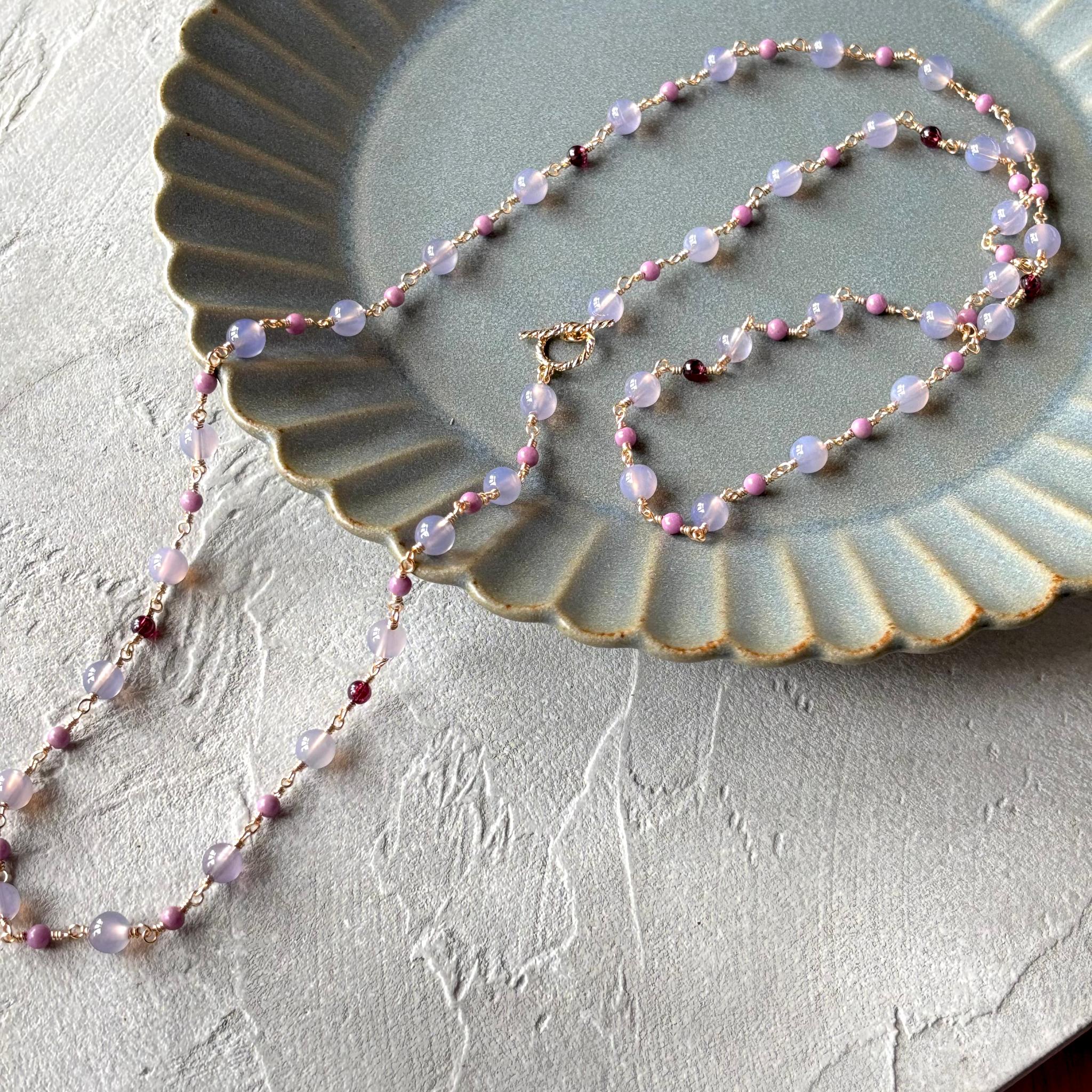 パープルカルセドニーとフォスフォシデライトのロングネックレス/ 2ウェイ