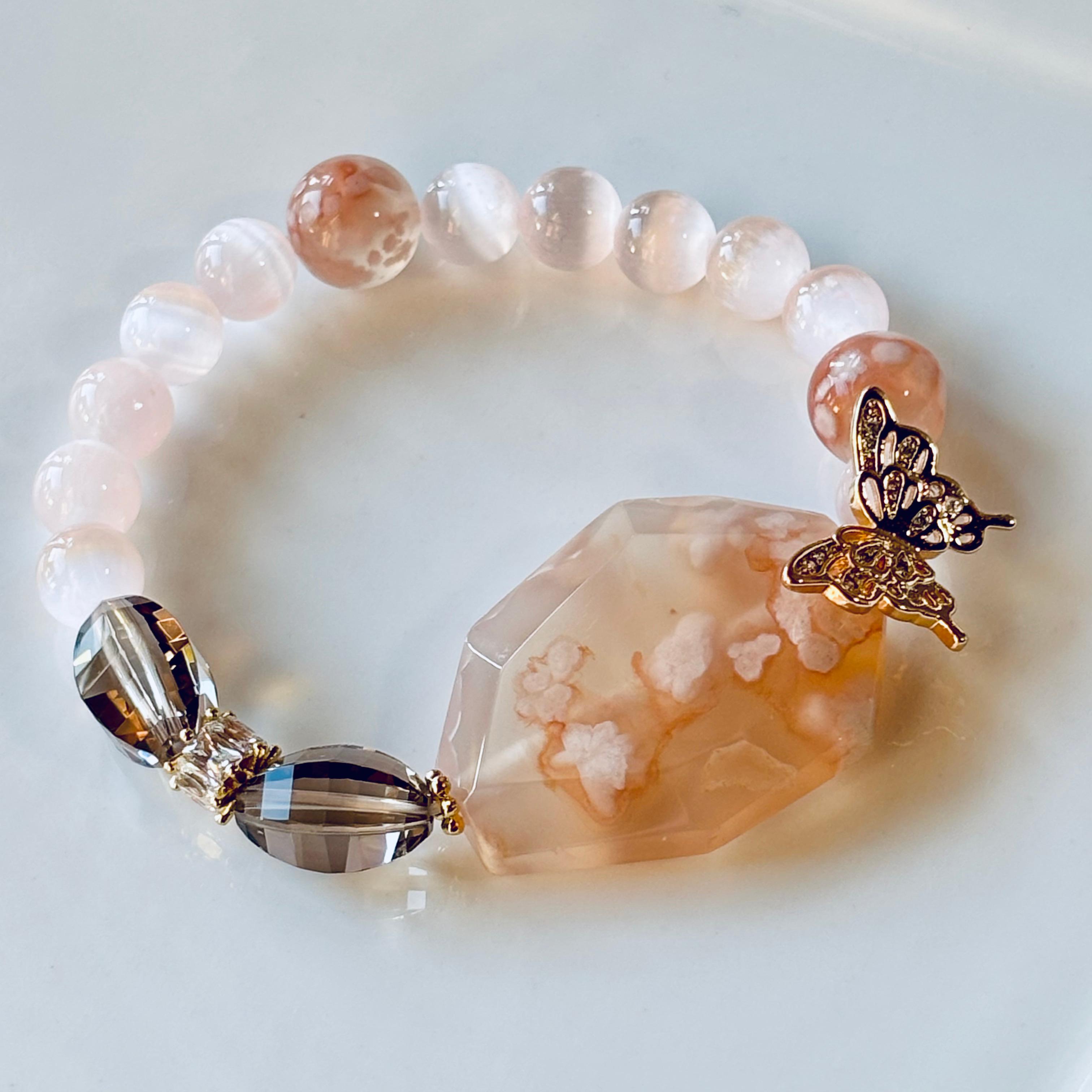 桜めのうとスモーキークォーツ、蝶々のブレスレット