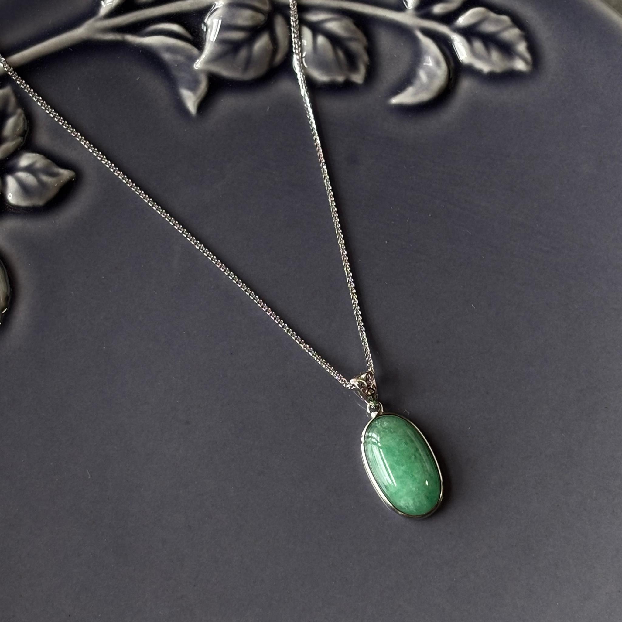 大人っぽいエメラルドのネックレスSV925 スライドアジャスター付き1枚目の画像