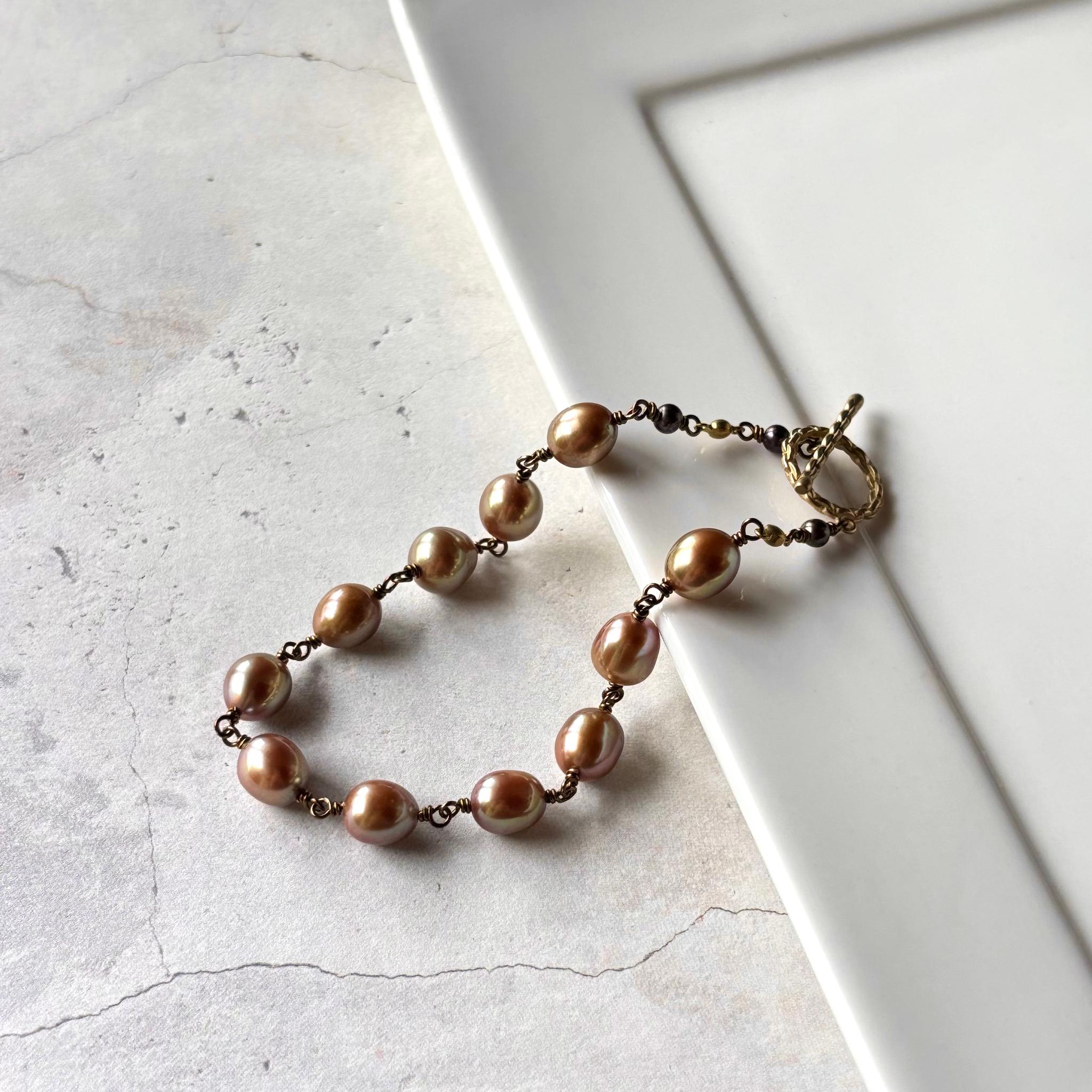 ゴールドカラーパールのブレスレット/真鍮1枚目の画像