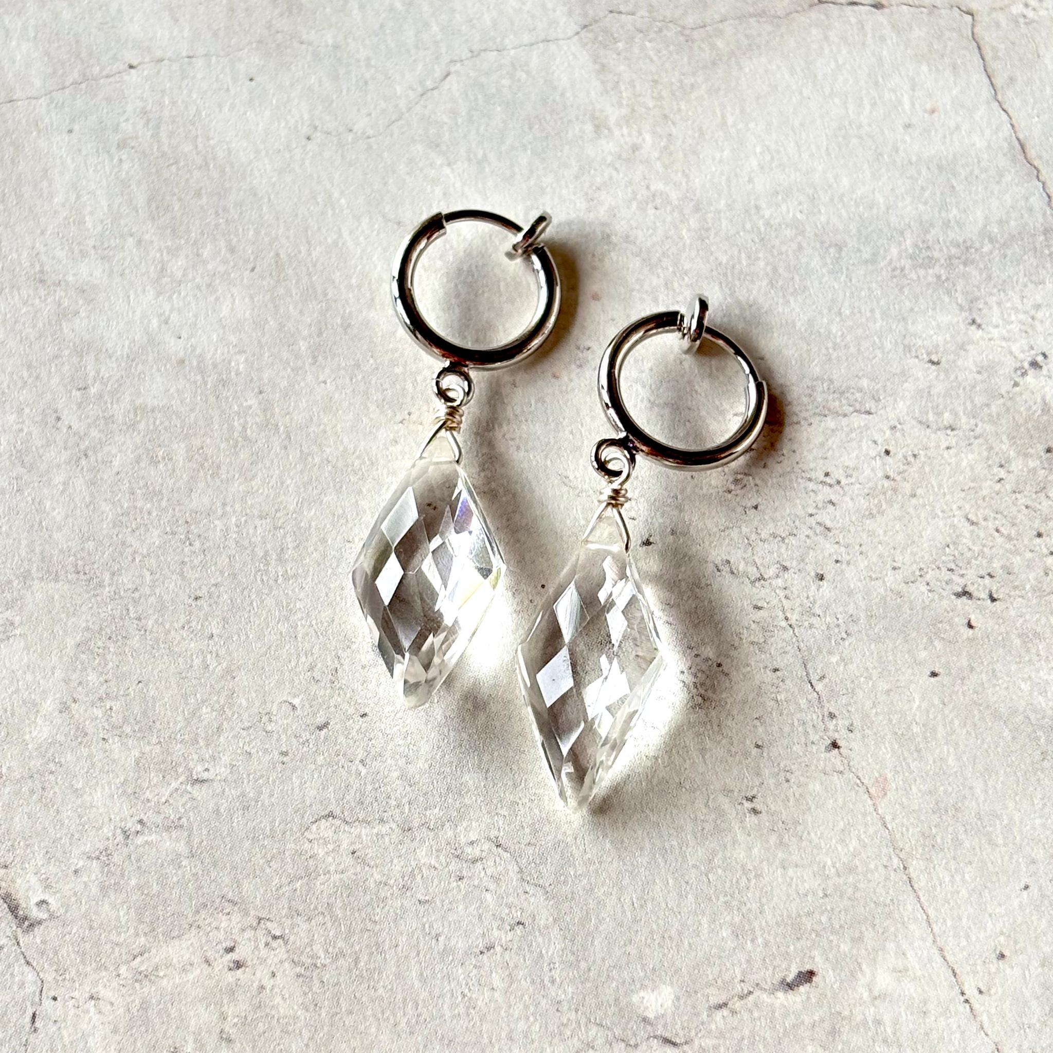 カット水晶のフープイヤリング1枚目の画像